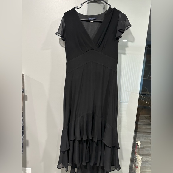 The perfect blend of elegance and flair from Tommy Hilfiger, midi dress - Picture 1 of 9